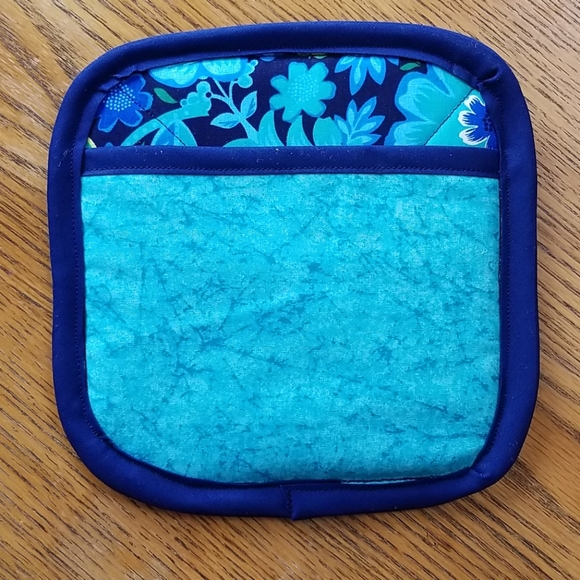 Blue Floral Potholders - Set of 4 - Picture 3 of 5